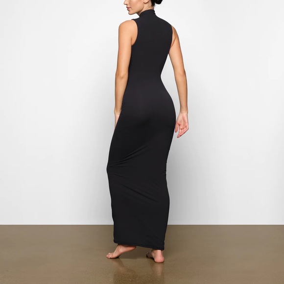 SKIMS Fits Everybody Sleeveless Mock Neck Dress - Picture 3 of 7